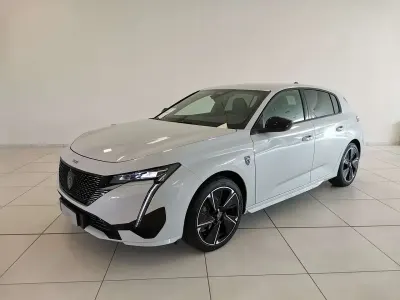 Usata Peugeot e-308 114 kW (156 CV) 2024 Bianco okenite Utilitaria