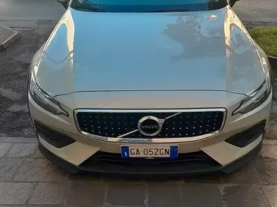 Begagnad Volvo V60 CC 190 HK (139 kW) 2020 Kombi