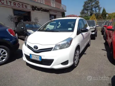 Usata Toyota Yaris Trend 69 CV (50 kW) 2014 Bianco Utilitaria