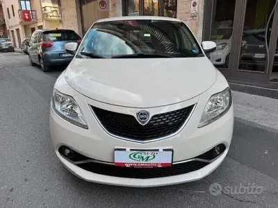 Usata Lancia Ypsilon 95 CV (69 kW) 2016 Bianco Utilitaria
