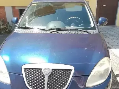 Usata Lancia Ypsilon 60 CV (44 kW) 2010 Blu Utilitaria