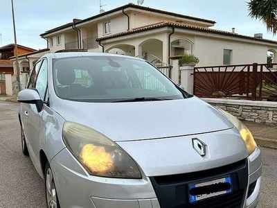 Usata 2010 Renault Scénic III Monovolume | 3290 €