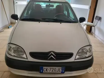 Usata Citroën Saxo 57 CV (41 kW) 2003 Bianco Utilitaria