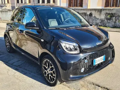 Usata Smart ForFour Electric Drive Prime 41 kW (56 CV) 2021 Nero Utilitaria