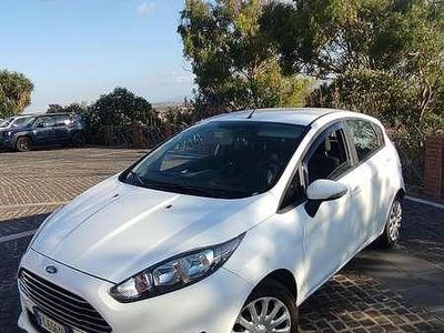 Usata Ford Fiesta 75 CV (55 kW) 2016 Bianco Berlina