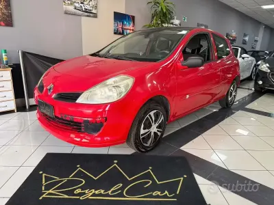 Usata Renault Clio II 75 CV (55 kW) 2006 Rosso Berlina