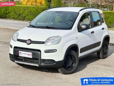 Usata Fiat Panda 4x4 S 84 CV (61 kW) 2019 Bianco Utilitaria