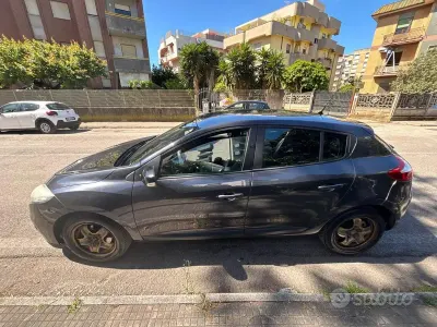 Käytetty Renault Mégane 110 HP (80 kW) 2012 Harmaa Sedan