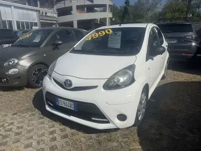 Usata Toyota Aygo Connect Style 72 CV (52 kW) 2013 Bianco Utilitaria