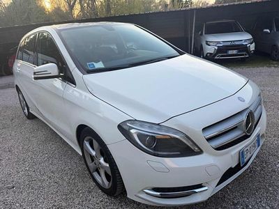 Usata Mercedes B180 Premium 122 CV (89 kW) 2012 Bianco Monovolume