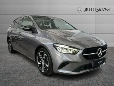 Usata Mercedes B180 Advanced Plus 116 CV (85 kW) 2023 Grigio / metallizzato Utilitaria
