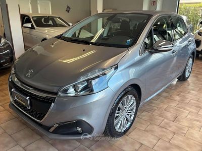 Grigio Usata 2019 Peugeot 208 Utilitaria | 8900 € (Buon prezzo)