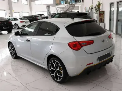 Usata Alfa Romeo Giulietta Veloce 170 CV (125 kW) 2019 Grigio Utilitaria