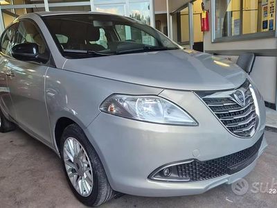 Usata Lancia Ypsilon Gold 69 CV (50 kW) 2015 Grigio Utilitaria