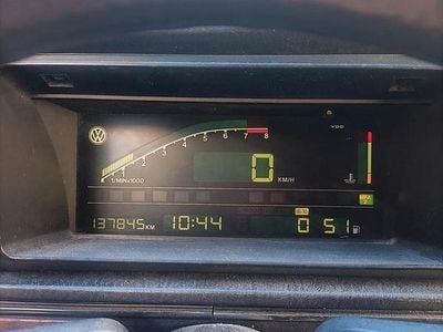Begagnad VW Golf II GTI 136 HK (100 kW) 1987 Vit Halvkombi