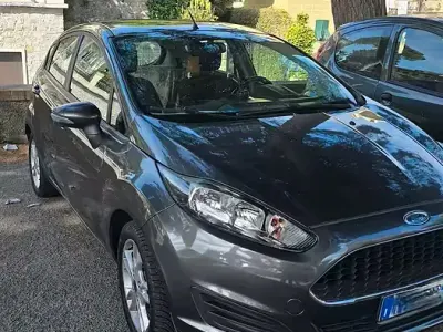 Usata Ford Fiesta 60 CV (44 kW) 2016 Grigio Utilitaria
