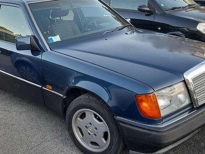 Usata Mercedes 200 136 CV (100 kW) 1993 Blu/azzurro Berlina