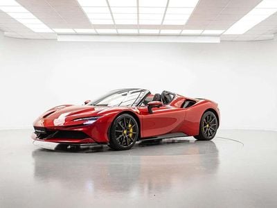 Usata Ferrari SF90 780 CV (573 kW) 2023 Rosso portofino Cabrio