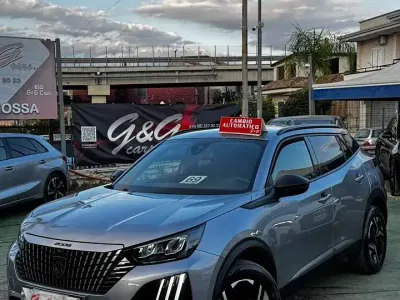 Usata Peugeot 2008 Allure 131 CV (96 kW) 2024 Grigio SUV