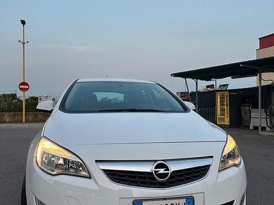 Usata Opel Astra Cosmo 110 CV (80 kW) 2012 Bianco Berlina