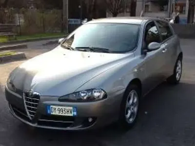 Usata Alfa Romeo 147 Progression 105 CV (77 kW) 2009 Grigio Utilitaria