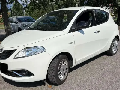 Usata Lancia Ypsilon Platinum 69 CV (50 kW) 2017 Bianco Utilitaria