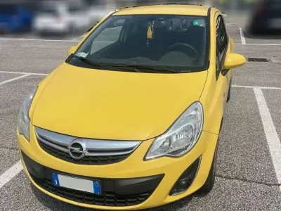 Usata Opel Corsa 86 CV (63 kW) 2013 Giallo Utilitaria