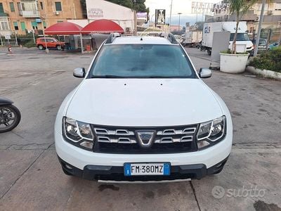 Usata Dacia Duster Lauréate 115 CV (84 kW) 2017 Bianco SUV