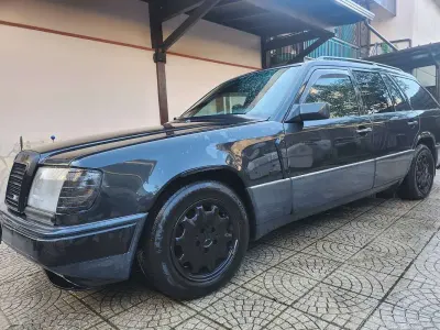 Usata Mercedes 300 224 CV (164 kW) 1991 Nero Station wagon