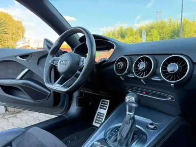 Usata Audi TT Roadster S-Line 230 CV (169 kW) 2017 Grigio nano metallizzato Cabrio