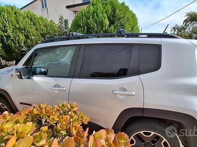 Begagnad Jeep Renegade Trailhawk 170 HK (125 kW) 2017 Grå SUV