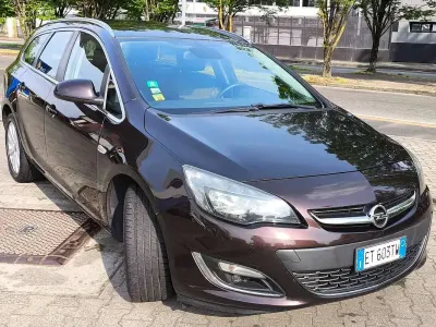 Usata Opel Astra Cosmo 110 CV (80 kW) 2014 Station wagon