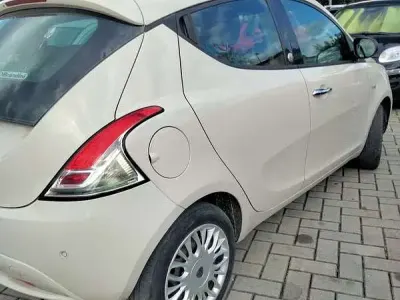 Usata Lancia Ypsilon Gold 77 CV (56 kW) 2012 Utilitaria