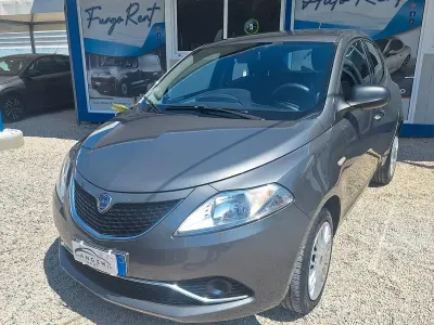 Usata Lancia Ypsilon Silver 95 CV (69 kW) 2018 Grigio Utilitaria