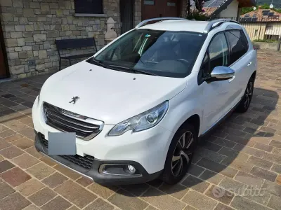 Usata Peugeot 2008 Allure 99 CV (72 kW) 2015 Bianco SUV