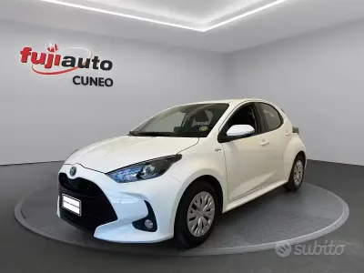 Usata Toyota Yaris Active 116 CV (85 kW) 2023 Super white Utilitaria