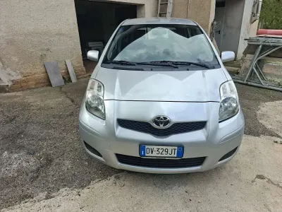 Usata Toyota Yaris Cool 101 CV (74 kW) 2009 Utilitaria