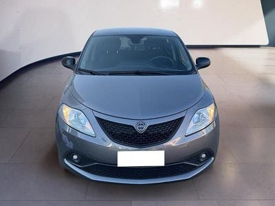 Usata Lancia Ypsilon Gold 69 CV (50 kW) 2019 Grigio Utilitaria