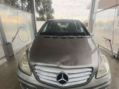 Mercedes B200