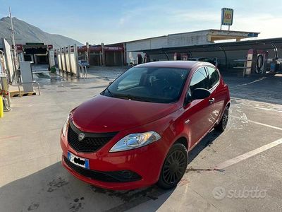Usata Lancia Ypsilon 69 CV (50 kW) 2018 Rosso Utilitaria