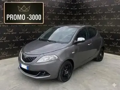 Usata Lancia Ypsilon Gold 69 CV (50 kW) 2023 Grigio Utilitaria