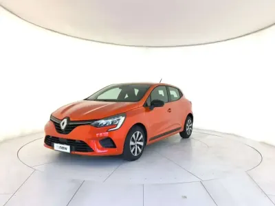 Usata Renault Clio V Equilibre 91 CV (66 kW) 2023 Orange valencia Berlina