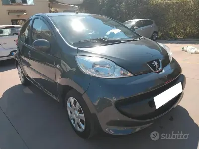Usata Peugeot 107 68 CV (50 kW) 2009 Grigio Utilitaria