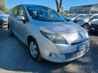 Usata Renault Grand Scénic Dynamique 130 CV (95 kW) 2011 Grigio Monovolume