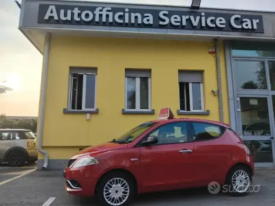 Usata Lancia Ypsilon Silver 69 CV (50 kW) 2016 Rosso Utilitaria