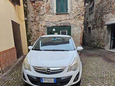 Usata Opel Corsa 75 CV (55 kW) 2012 Bianco Utilitaria