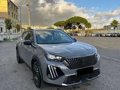 Usata Peugeot 2008 Allure 131 CV (96 kW) 2024 Grigio SUV