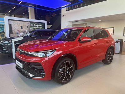 Nuova VW Tiguan R-line 150 CV (110 kW) 2025 Persimmon red metallizzato SUV