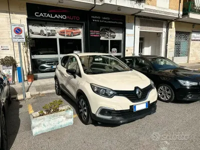 Usata Renault Captur Zen 90 CV (66 kW) 2017 Bianco SUV