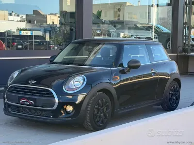 Usata Mini ONE 75 CV (55 kW) 2017 Nero Utilitaria